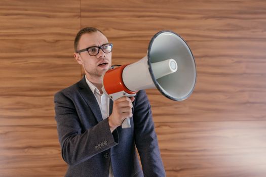 Kuvituskuva uutiseen: Kokoomuksen Jukka Kopra: puolueen on osoitettava olevansa empaattinen (kokoomus, puoluekokous)