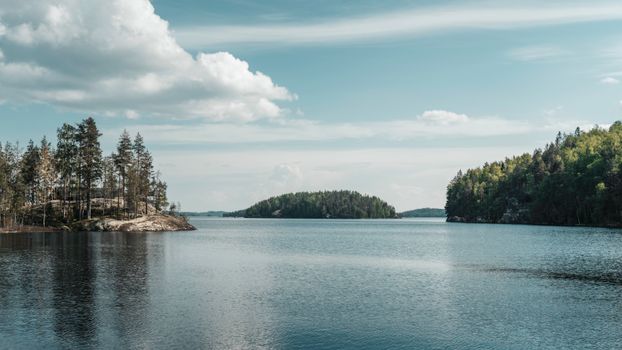Kuvituskuva uutiseen: Lännessä voi lämmetä yli 20 asteeseen sunnuntaina (sää, sunnuntai)