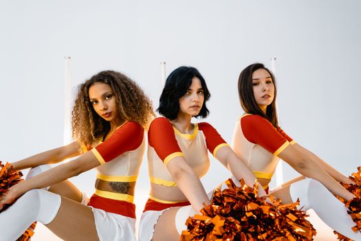Kuvituskuva uutiseen: Le Sserafim käsittelee sisäisiä jännitteitään uudella tavalla (le sserafim, k-pop)