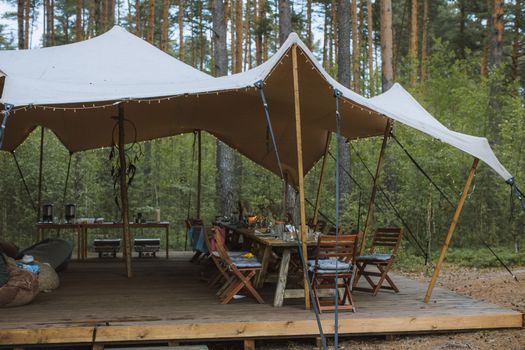 Kuvituskuva uutiseen: Nuuksion suosittu taukopaikka jää ilman polttopuita, kun Metsähallitus karsii huoltoa (nuuksio, …