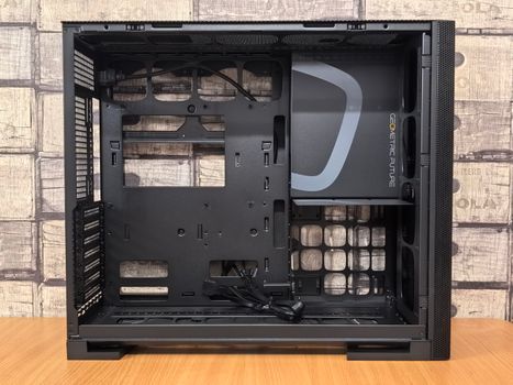 Kuvituskuva uutiseen: Thermaltake esitteli Computexissa kahdelle kokoonpanolle suunnitellun Capo X -kotelon …